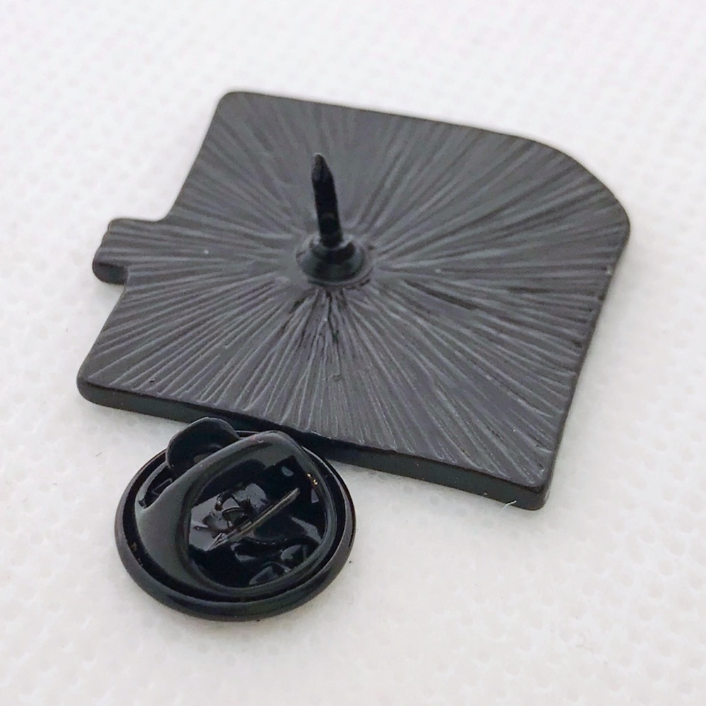 Enamel Pin with Note Design - Picture 3 of 3